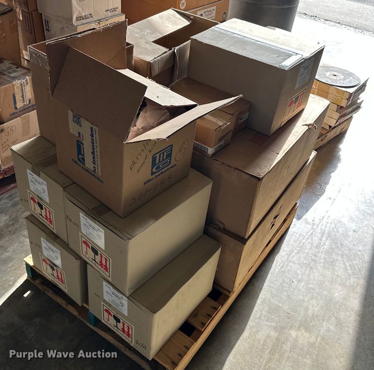 image for item NY9266 Pallet of light bulbs