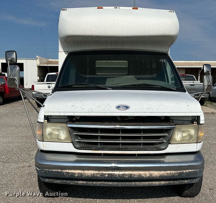 image for item NY9275 1995 Ford E350  shuttle bus