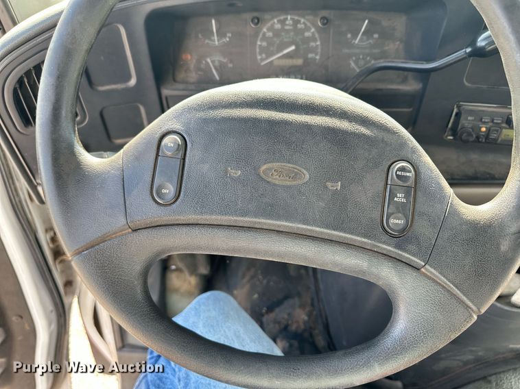 image for item NY9275 1995 Ford E350  shuttle bus