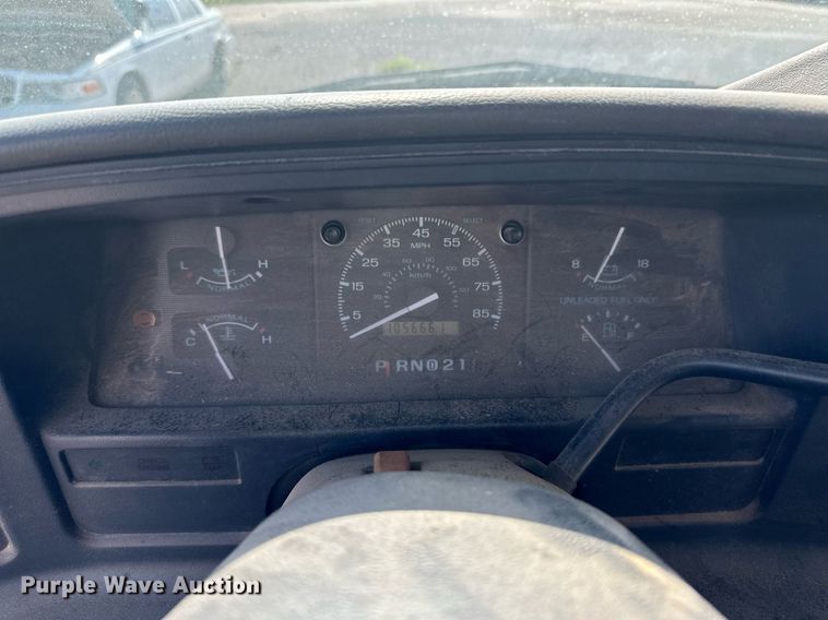 image for item NY9275 1995 Ford E350  shuttle bus