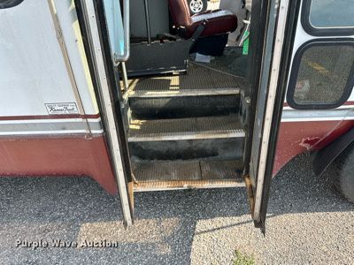 image for item NY9275 1995 Ford E350  shuttle bus