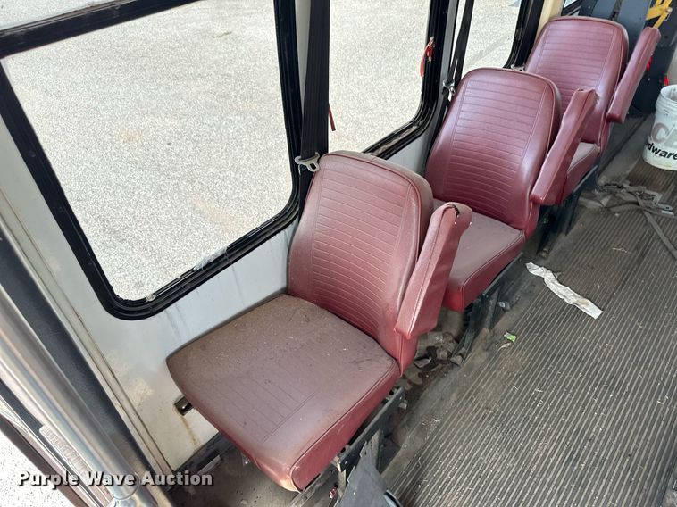 image for item NY9275 1995 Ford E350  shuttle bus
