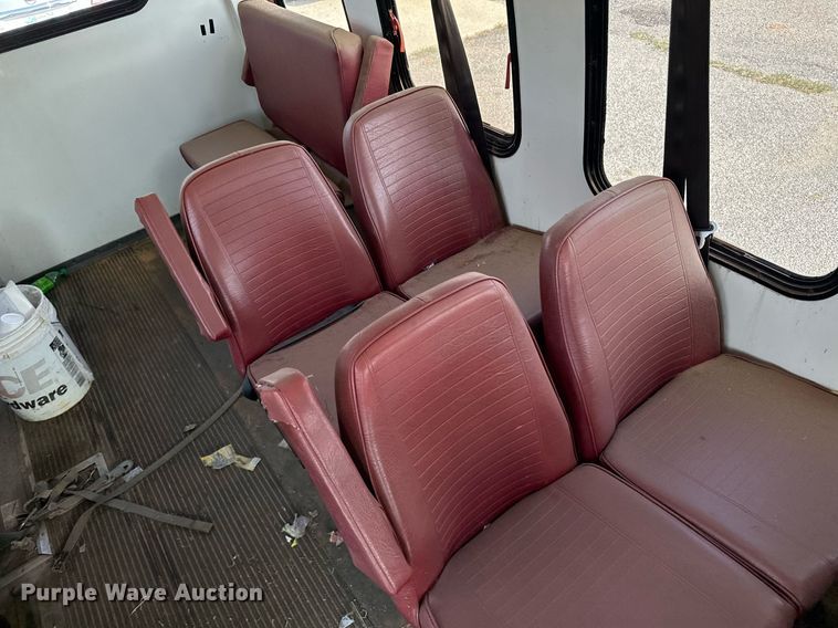 image for item NY9275 1995 Ford E350  shuttle bus