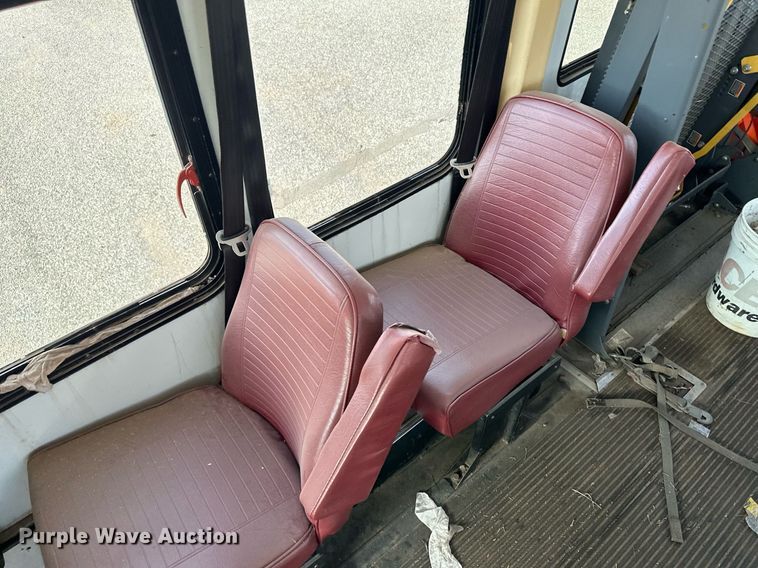 image for item NY9275 1995 Ford E350  shuttle bus