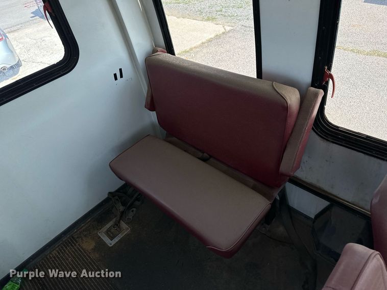 image for item NY9275 1995 Ford E350  shuttle bus