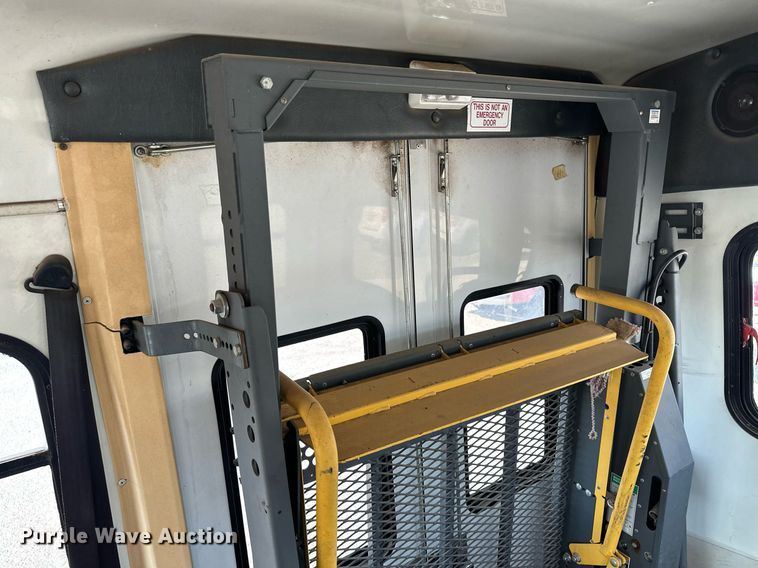 image for item NY9275 1995 Ford E350  shuttle bus