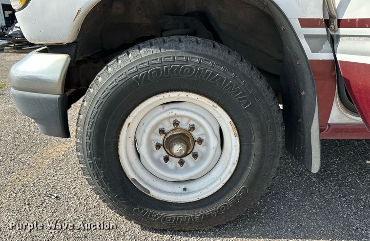 image for item NY9275 1995 Ford E350  shuttle bus