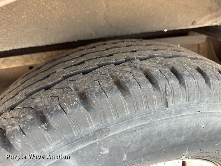 image for item NY9275 1995 Ford E350  shuttle bus