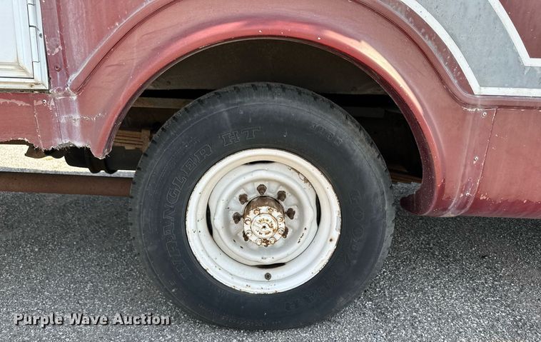 image for item NY9275 1995 Ford E350  shuttle bus