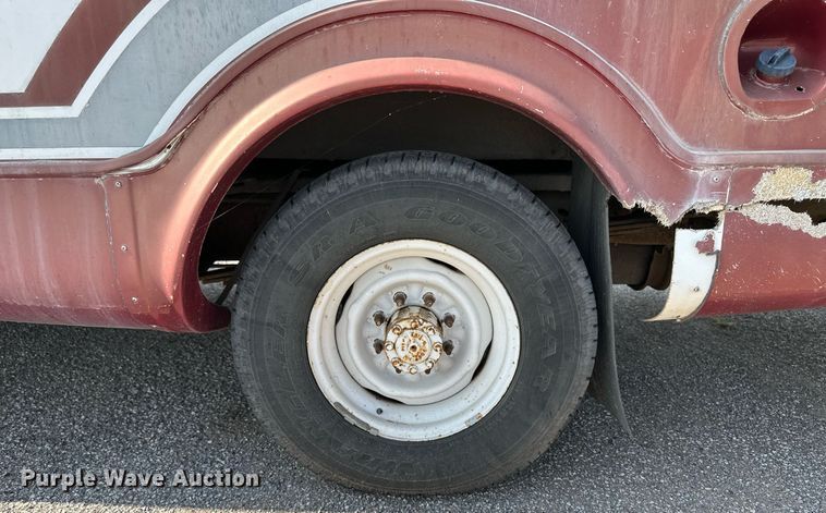 image for item NY9275 1995 Ford E350  shuttle bus