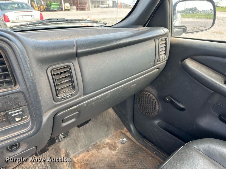 image for item NY9277 2003 Chevrolet Silverado 1500  pickup truck