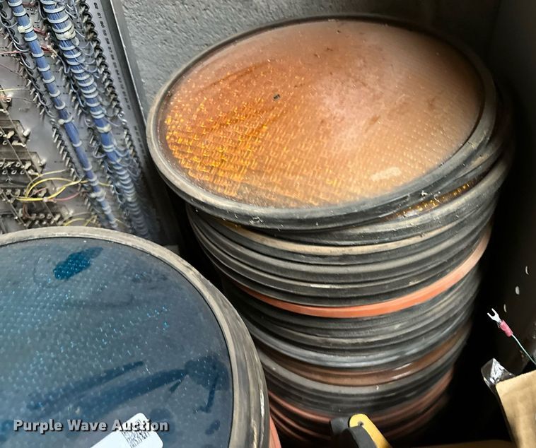 image for item NY9286 Approximately 100 traffic light lenses