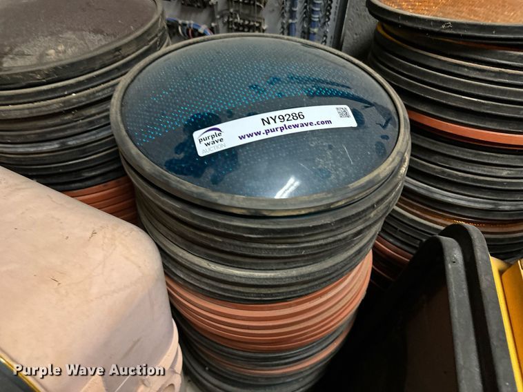 image for item NY9286 Approximately 100 traffic light lenses