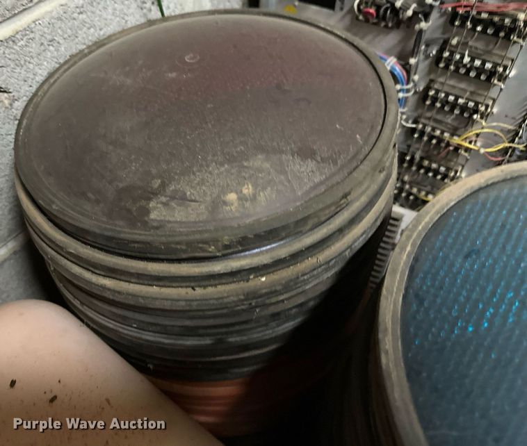 image for item NY9286 Approximately 100 traffic light lenses