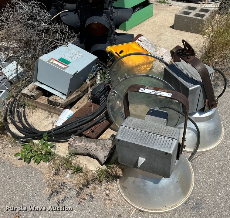 image for item NY9289 (2) Steber light fixtures