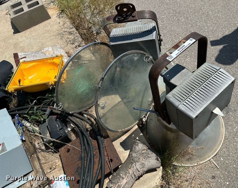 image for item NY9289 (2) Steber light fixtures