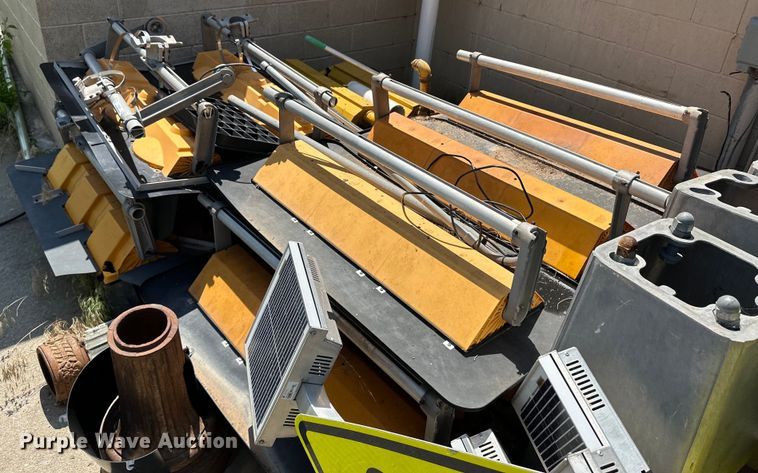 image for item NY9290 (19) traffic lights