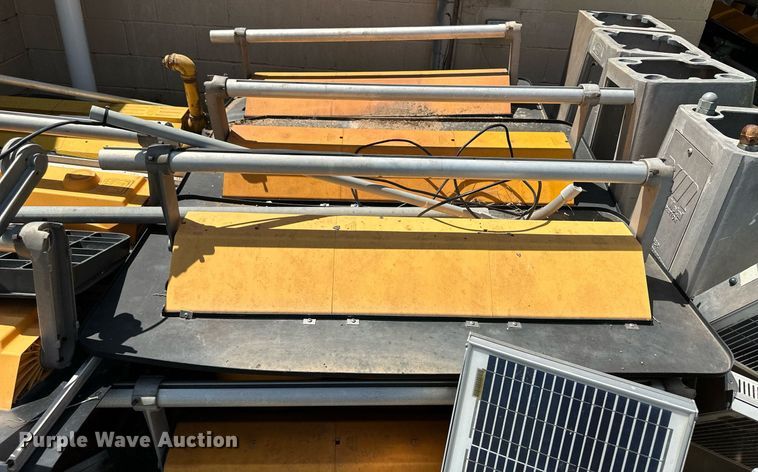 image for item NY9290 (19) traffic lights