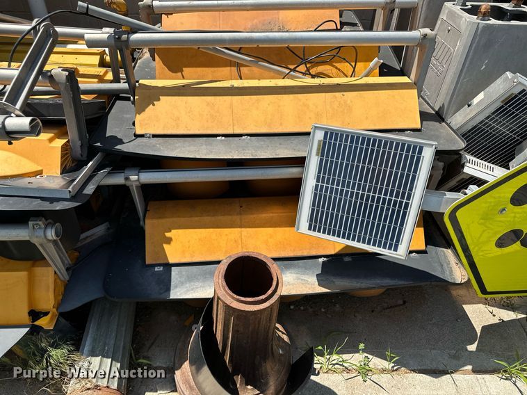 image for item NY9290 (19) traffic lights