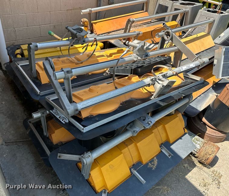 image for item NY9290 (19) traffic lights