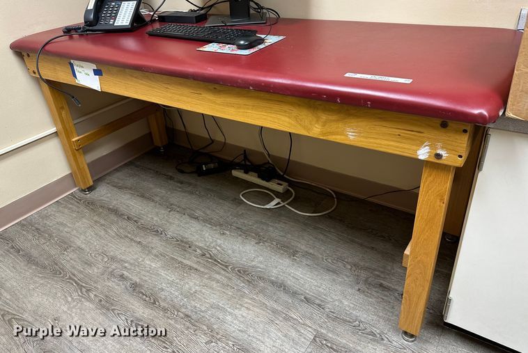 image for item OC9057 Examination table