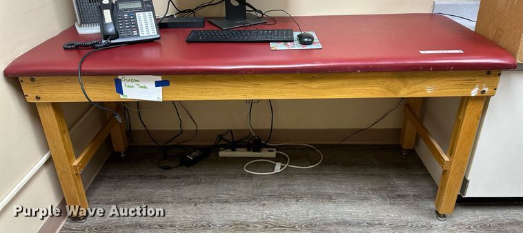 image for item OC9057 Examination table