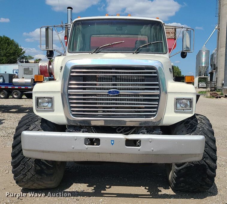 image for item BR9806 1995 Ford L8000  applicator truck