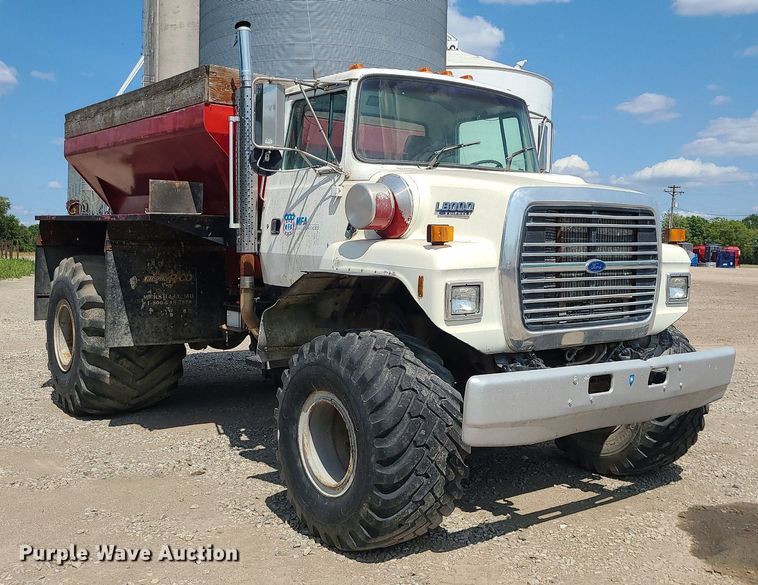 image for item BR9806 1995 Ford L8000  applicator truck