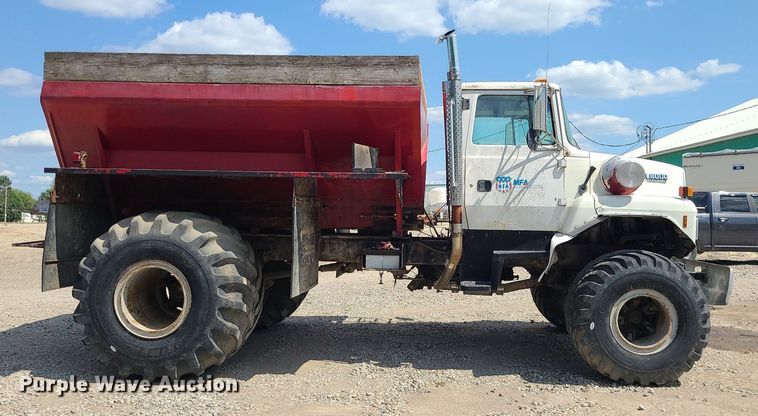 image for item BR9806 1995 Ford L8000  applicator truck