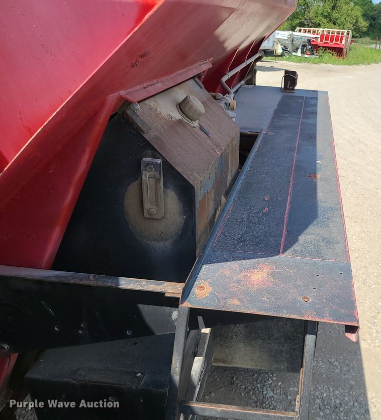 image for item BR9806 1995 Ford L8000  applicator truck