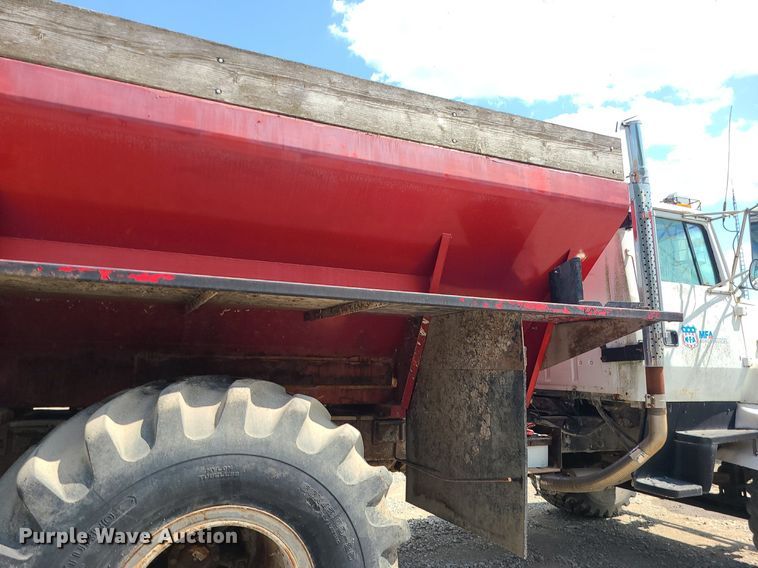 image for item BR9806 1995 Ford L8000  applicator truck