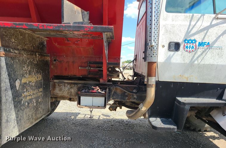 image for item BR9806 1995 Ford L8000  applicator truck