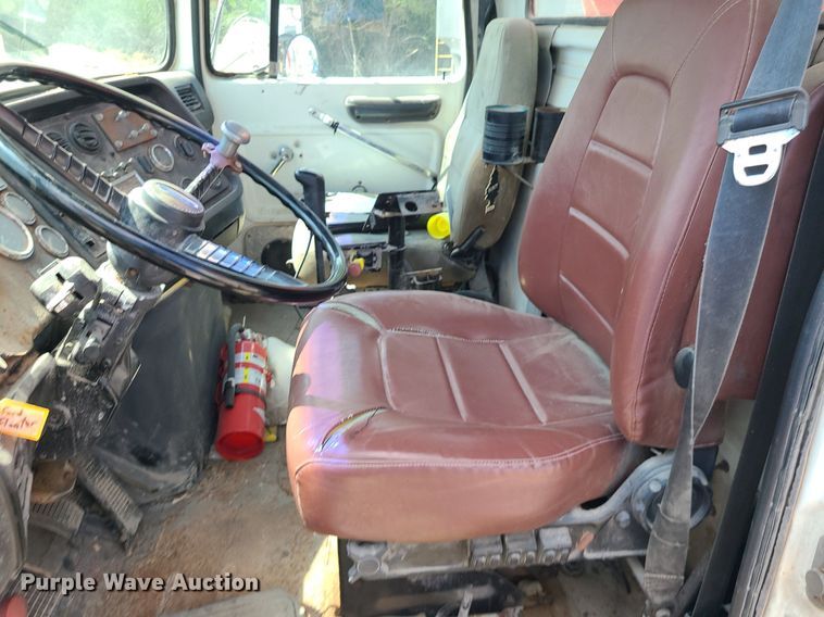 image for item BR9806 1995 Ford L8000  applicator truck