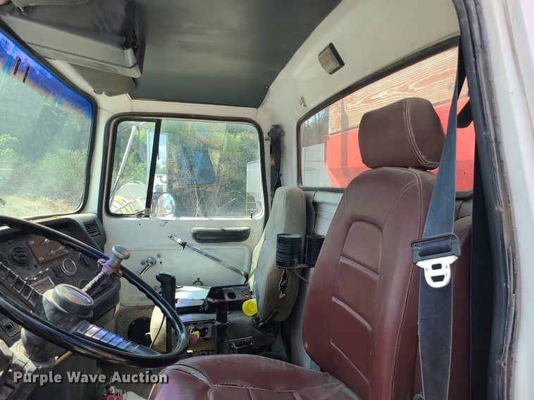 image for item BR9806 1995 Ford L8000  applicator truck