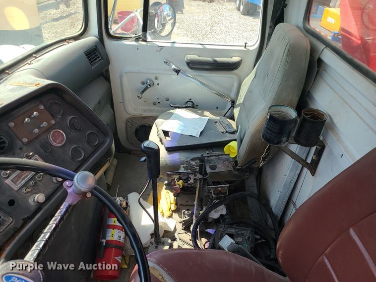 image for item BR9806 1995 Ford L8000  applicator truck