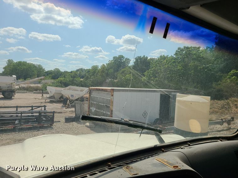 image for item BR9806 1995 Ford L8000  applicator truck