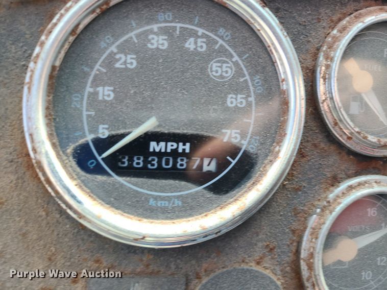 image for item BR9806 1995 Ford L8000  applicator truck