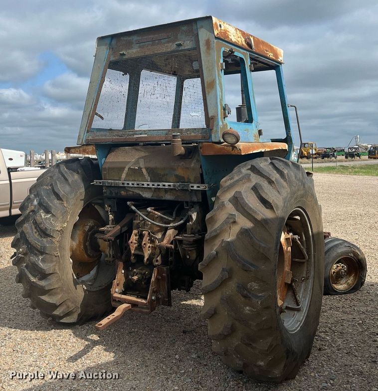 image for item DH8572 Long 1540  tractor