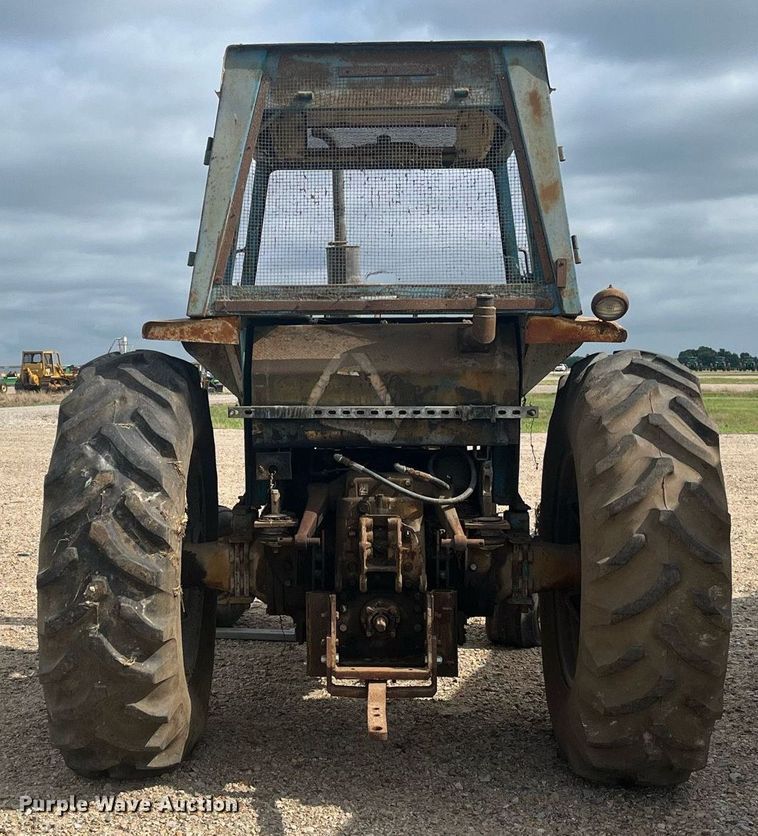 image for item DH8572 Long 1540  tractor