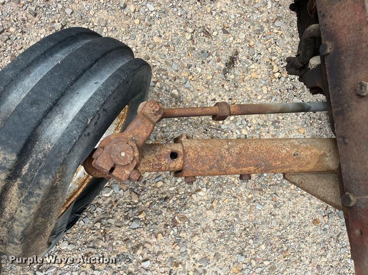 image for item DH8572 Long 1540  tractor