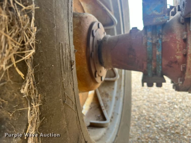 image for item DH8572 Long 1540  tractor