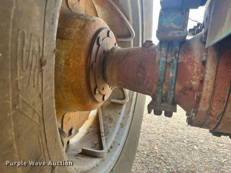 image for item DH8572 Long 1540  tractor