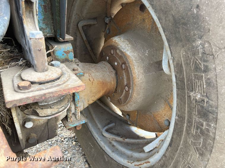 image for item DH8572 Long 1540  tractor