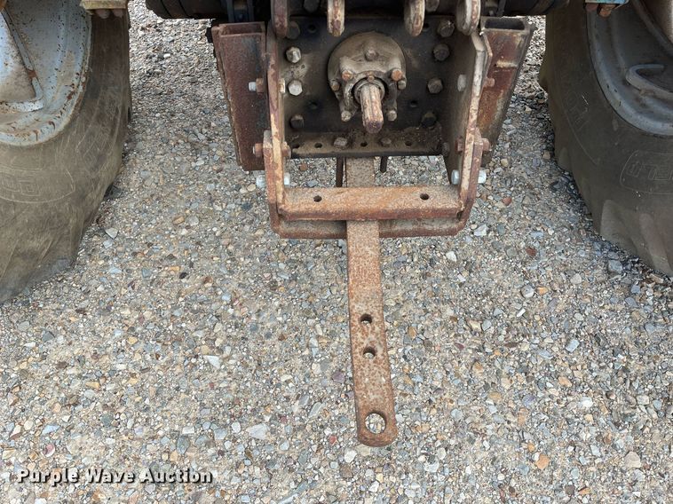 image for item DH8572 Long 1540  tractor