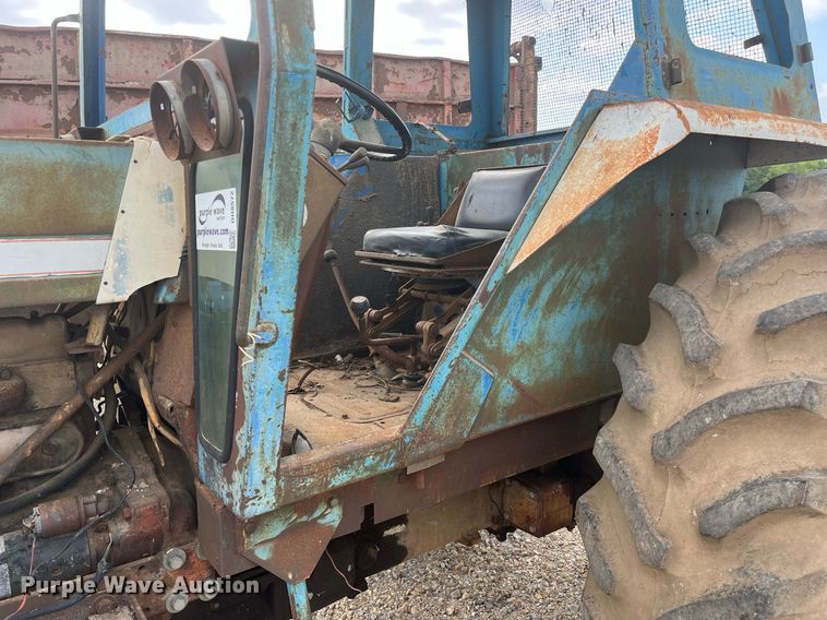 image for item DH8572 Long 1540  tractor