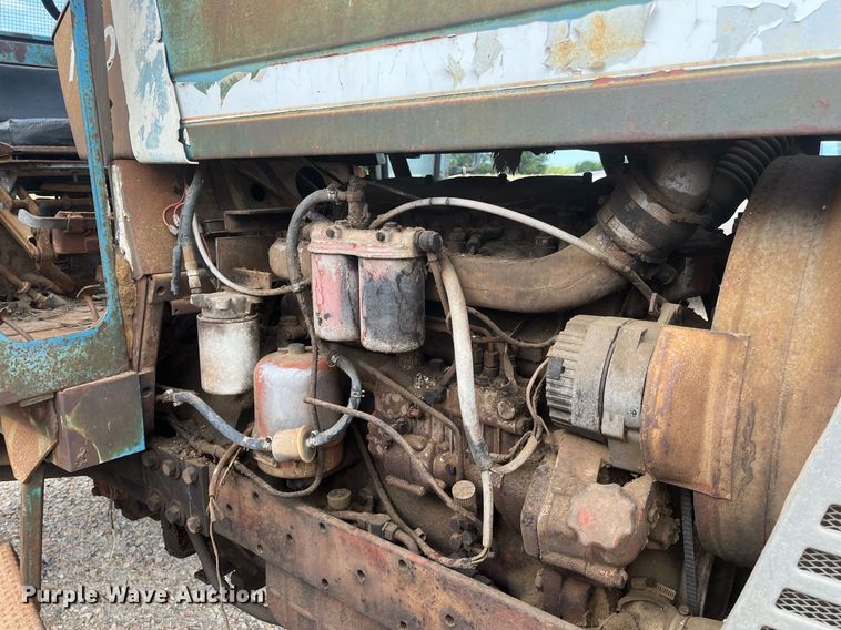 image for item DH8572 Long 1540  tractor