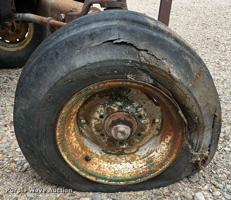 image for item DH8572 Long 1540  tractor