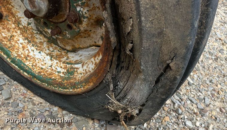 image for item DH8572 Long 1540  tractor