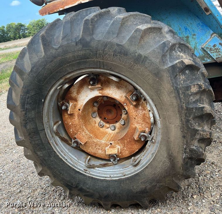 image for item DH8572 Long 1540  tractor