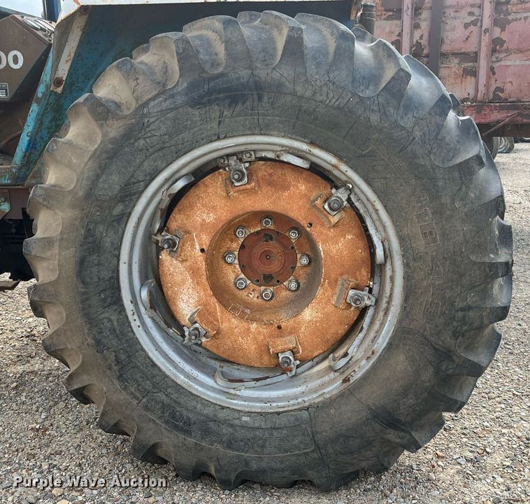 image for item DH8572 Long 1540  tractor